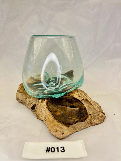 Wurzelvase mini Nahaufnahme – handpolierte Kaffeestrauchwurzel mit warmer Farbgebung – shinypresents.de