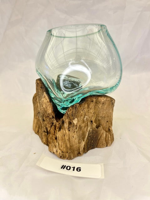 Wurzelvase mini Nahaufnahme – handpolierte Kaffeestrauchwurzel mit warmer Farbgebung – shinypresents.de