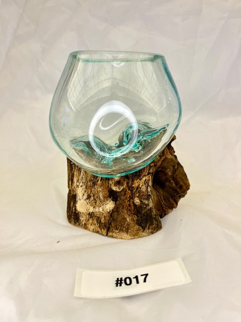 Wurzelvase mini Nahaufnahme – handpolierte Kaffeestrauchwurzel mit warmer Farbgebung – shinypresents.de