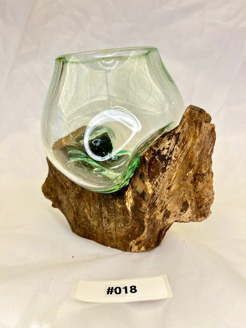 Wurzelvase mini Detailansicht – nachhaltige Kaffeestrauchwurzel-Vase mit organischer Struktur – shinypresents.de